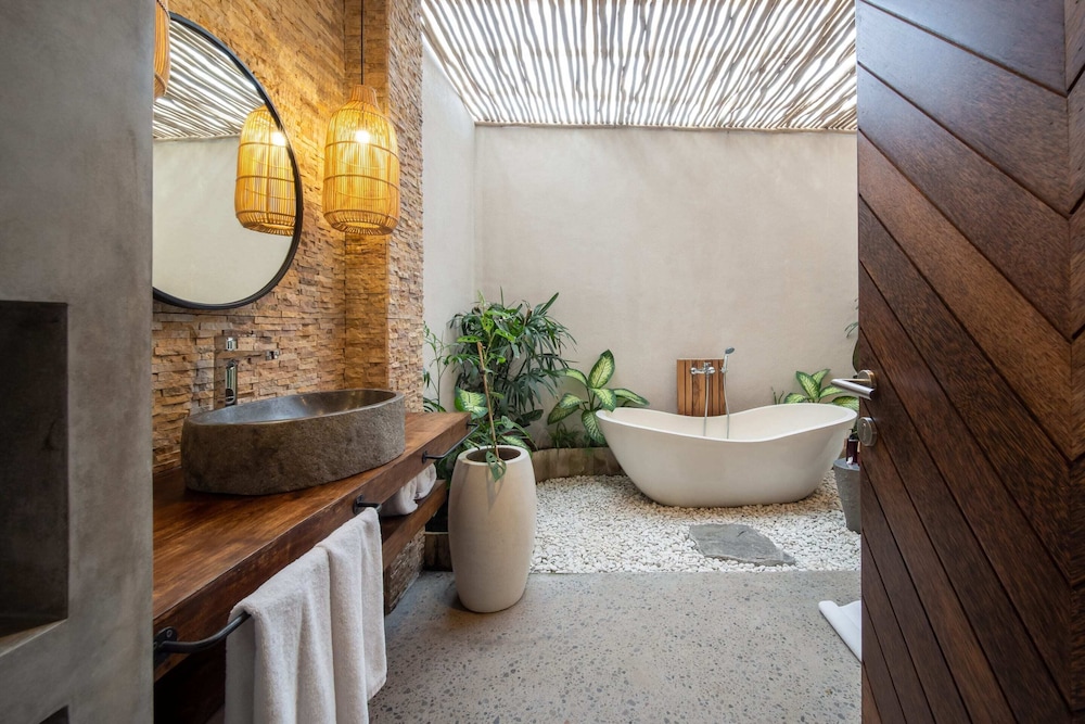 Stunning Architecture 5BR Bamboo With Tropical Pool Villa in Umalas