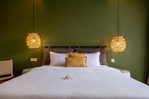 Stunning Architecture 5BR Bamboo With Tropical Pool Villa in Umalas