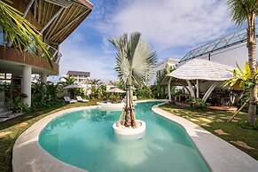 Stunning Architecture 5BR Bamboo With Tropical Pool Villa in Umalas