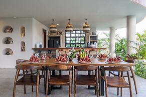 Stunning Architecture 5BR Bamboo With Tropical Pool Villa in Umalas