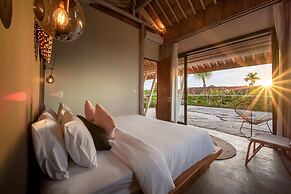 Stunning Architecture 5BR Bamboo With Tropical Pool Villa in Umalas