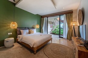 Stunning Architecture 5BR Bamboo With Tropical Pool Villa in Umalas