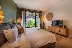 Stunning Architecture 5BR Bamboo With Tropical Pool Villa in Umalas