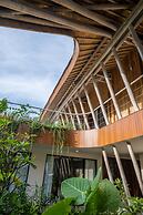 Stunning Architecture 5BR Bamboo With Tropical Pool Villa in Umalas