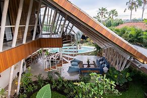 Stunning Architecture 5BR Bamboo With Tropical Pool Villa in Umalas