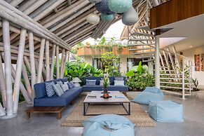 Stunning Architecture 5BR Bamboo With Tropical Pool Villa in Umalas