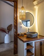 Stunning Architecture 5BR Bamboo With Tropical Pool Villa in Umalas