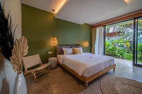 Stunning Architecture 5BR Bamboo With Tropical Pool Villa in Umalas