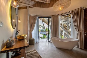 Stunning Architecture 5BR Bamboo With Tropical Pool Villa in Umalas