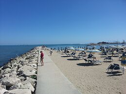 Appartamento sulla spiaggia con balcone