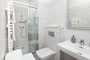 Elisabeth Downtown Apartments by UrbanRent