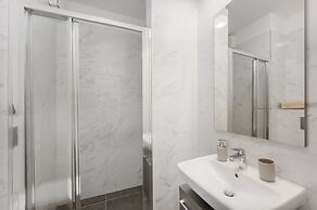 Elisabeth Downtown Apartments by UrbanRent