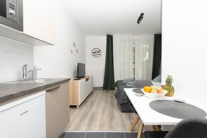 Elisabeth Downtown Apartments by UrbanRent