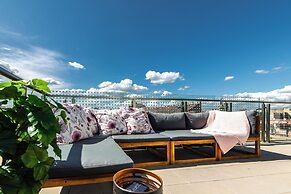 Elisabeth Downtown Apartments by UrbanRent