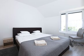 Elisabeth Downtown Apartments by UrbanRent