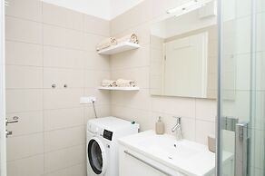 Elisabeth Downtown Apartments by UrbanRent