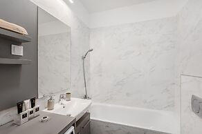 Elisabeth Downtown Apartments by UrbanRent