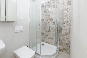 Elisabeth Downtown Apartments by UrbanRent