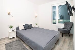 Elisabeth Downtown Apartments by UrbanRent