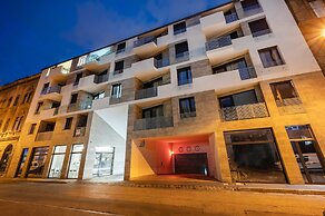 Elisabeth Downtown Apartments by UrbanRent