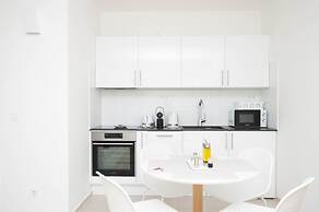 Elisabeth Downtown Apartments by UrbanRent