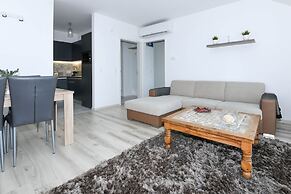 Elisabeth Downtown Apartments by UrbanRent