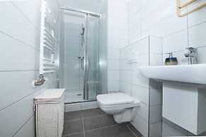 Elisabeth Downtown Apartments by UrbanRent