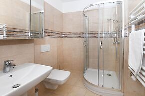 Elisabeth Downtown Apartments by UrbanRent