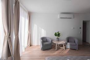 Elisabeth Downtown Apartments by UrbanRent