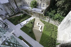 Elisabeth Downtown Apartments by UrbanRent