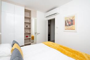 Elisabeth Downtown Apartments by UrbanRent