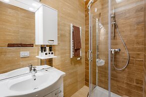 Elisabeth Downtown Apartments by UrbanRent