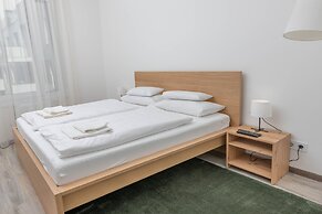 Elisabeth Downtown Apartments by UrbanRent