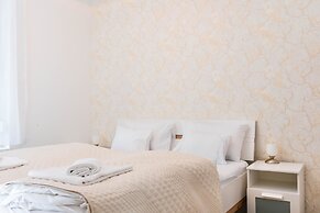 Elisabeth Downtown Apartments by UrbanRent