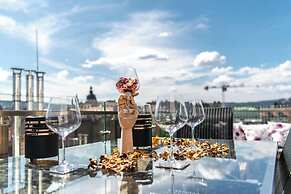 Elisabeth Downtown Apartments by UrbanRent