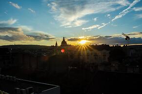 Elisabeth Downtown Apartments by UrbanRent