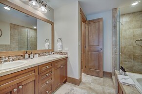 Luxurious 2 Br In River Run Village With Ski In Ski Out, No Cleaning F