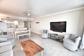 Waters Edge Resort, Unit 701, 1012 Waccamaw Drive 3 Bedroom Condo by R