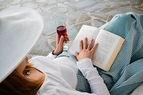 The Veranda of Gavrion - Deluxe Cycladic House