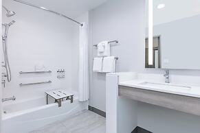 Holiday Inn Express & Suites Dallas – Plano North by IHG