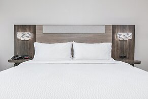 Holiday Inn Express & Suites Dallas – Plano North by IHG