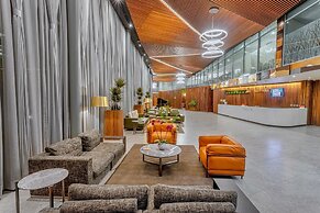 Alisa Hotel Tema