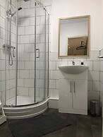 Contemporary 1 bed Studio for Comfy Stay in Wigan