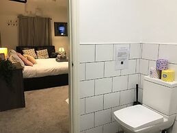 Contemporary 1 bed Studio for Comfy Stay in Wigan