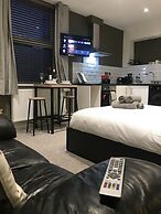 Contemporary 1 bed Studio for Comfy Stay in Wigan