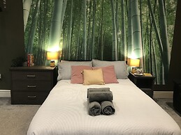 Contemporary 1 bed Studio for Comfy Stay in Wigan