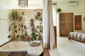 Stunning 4BR Villa With Rice Field View in Umalas