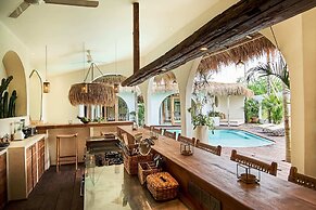 Stunning 4BR Villa With Rice Field View in Umalas