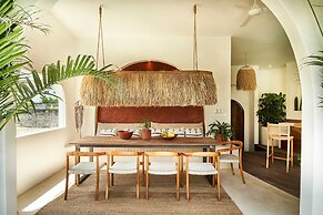 Stunning 4BR Villa With Rice Field View in Umalas