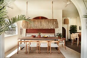 Stunning 4BR Villa With Rice Field View in Umalas